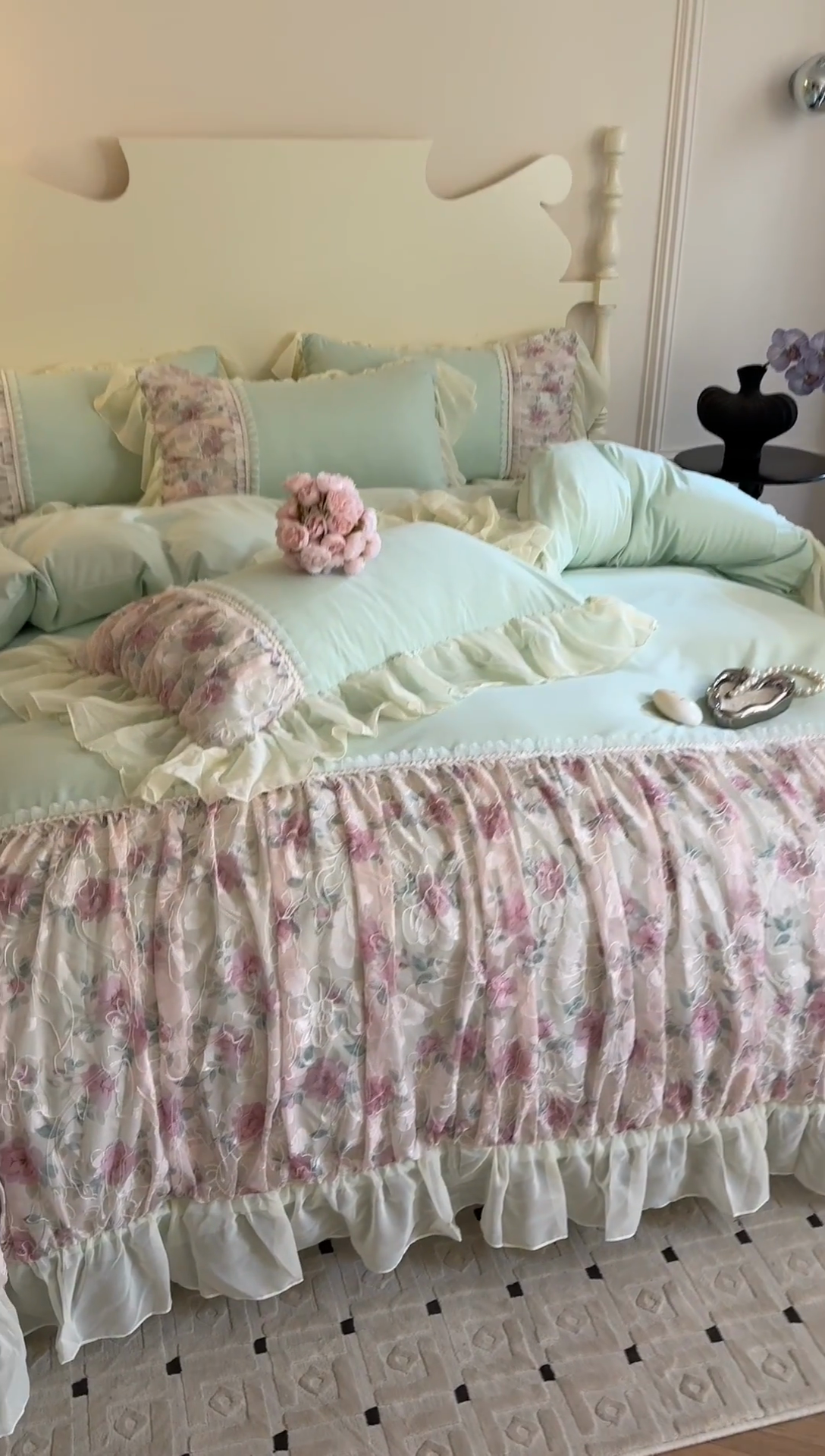 91家纺网 家纺一手货源 找家纺 富盛家纺 2025新款水洗亲肤棉雪纺印绣工艺四件套公主风四件套巴黎春天系列 巴黎春天-绿