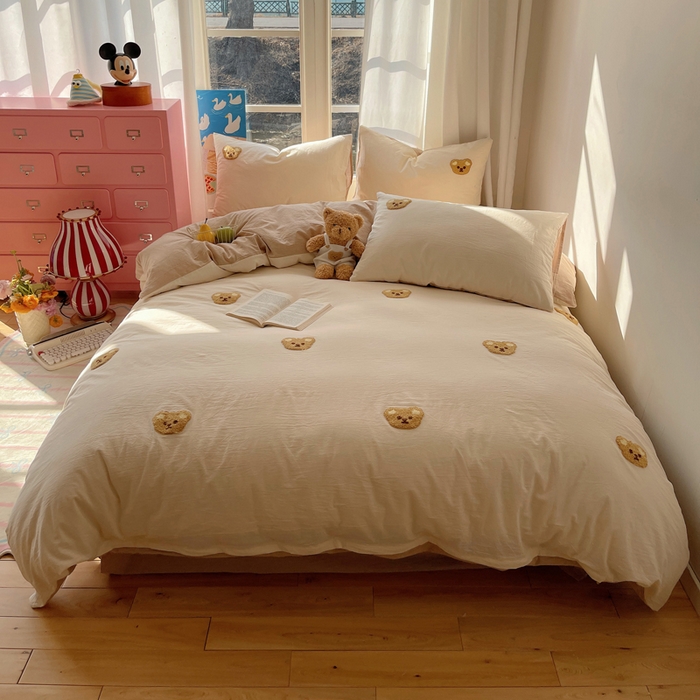 91家纺网 家纺一手货源 找家纺 慕尚家纺 2025新款春夏新款色织水洗棉毛巾绣四件套 嘟嘟熊 白