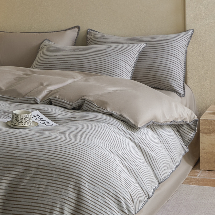 91家纺网 家纺一手货源 找家纺 2025新款亲肤全棉三层纱提花四件套 韵律-沉香