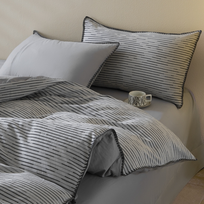 91家纺网 家纺一手货源 找家纺 2025新款亲肤全棉三层纱提花四件套 韵律-星灰