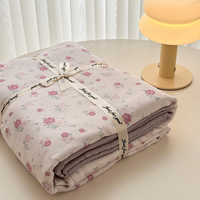 91家纺网 家纺一手货源 找家纺 塞纳 2026新款.全棉有氧双层纱四件套-场景一 艾莉花园-杏