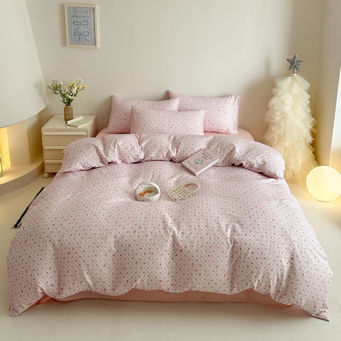 91家纺网 家纺一手货源 找家纺 塞纳 2026新款.全棉有氧双层纱四件套-场景一 奶油草莓-紫