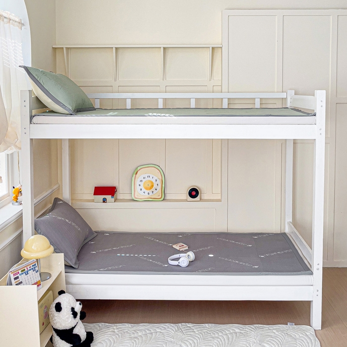 91家纺网 家纺一手货源 找家纺 富馨莱 2025新款A类480克PE凉感凉豆豆凉席三件套和单件学生款 绅士灰