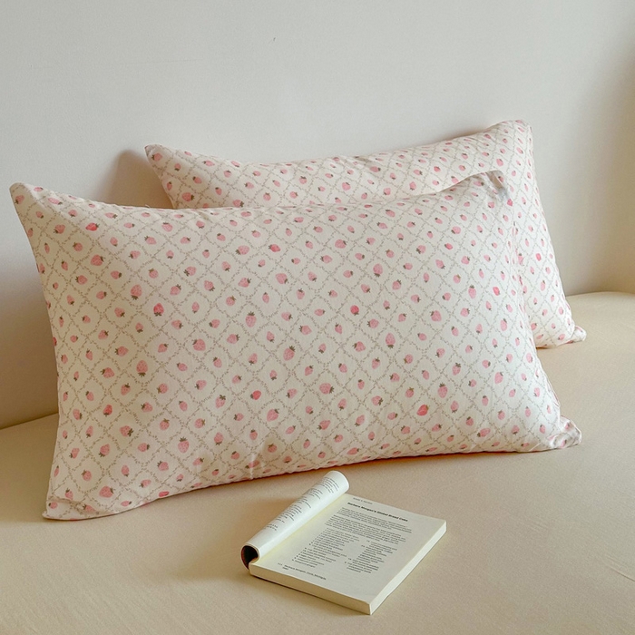 91家纺网 家纺一手货源 找家纺 塞纳 2026新款.全棉有氧双层纱四件套-场景一 奶油草莓-咖