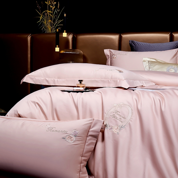 91家纺网 家纺一手货源 找家纺 U品汇 2025新款60s支贡缎长绒棉刺绣花四件套纯棉全棉100%棉礼盒包装 安妮贝尔-豆沙