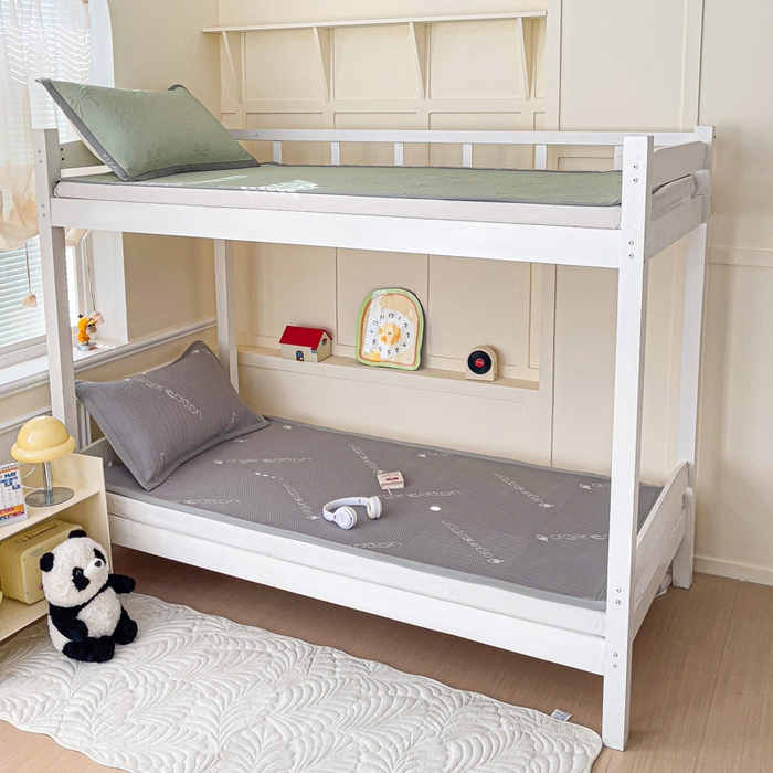 91家纺网 家纺一手货源 找家纺 富馨莱 2025新款A类480克PE凉感凉豆豆凉席三件套和单件学生款 绅士灰