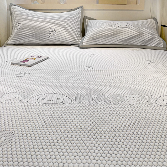 91家纺网 家纺一手货源 找家纺 富馨莱 2025新款A类480克PE凉感凉豆豆凉席三件套和单件床笠款 呆呆狗