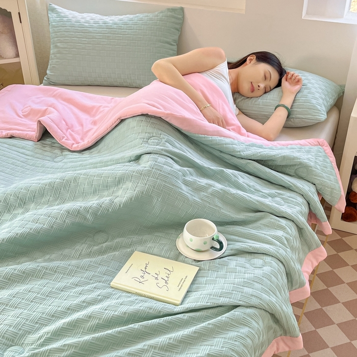 91家纺网 家纺一手货源 找家纺 欧邦 2025新款华夫格水洗棉夏被 绿＋粉