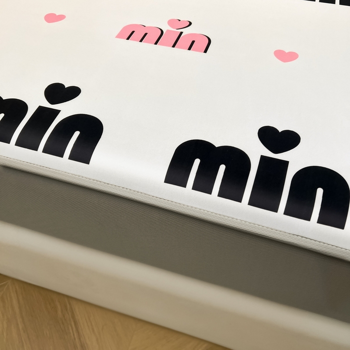 91家纺网 家纺一手货源 找家纺 2025春夏新款独家研发太空层凉感软席冰丝印花凉席床笠款 甜心粉