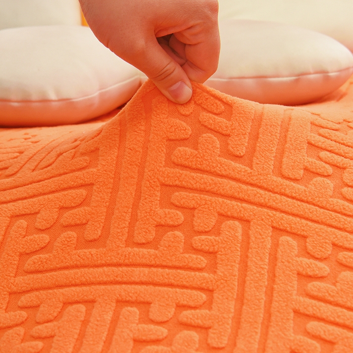 91家纺网 家纺一手货源 找家纺 启博家纺 2025新款磨毛提花功能款毛毛虫沙发套 橙色