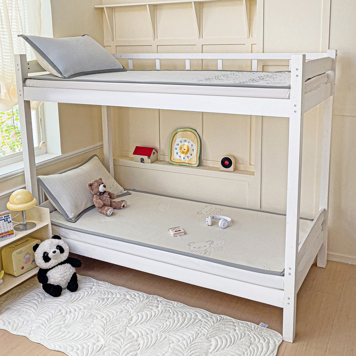 91家纺网 家纺一手货源 找家纺 富馨莱 2025新款A类480克PE凉感凉豆豆凉席三件套和单件学生款 快乐熊仔