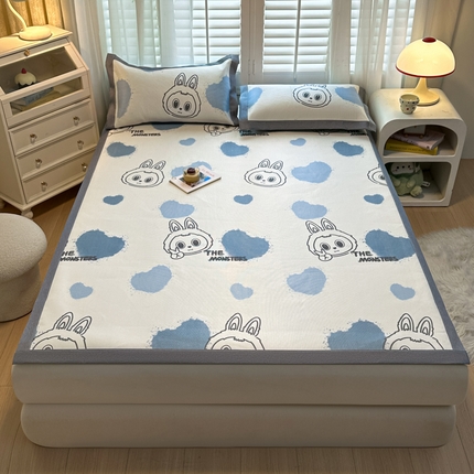 91家纺网 家纺一手货源 找家纺 席佬大 2025新款高克重卡通数码印花冰藤席床席床笠款 卡皮巴拉-床笠款