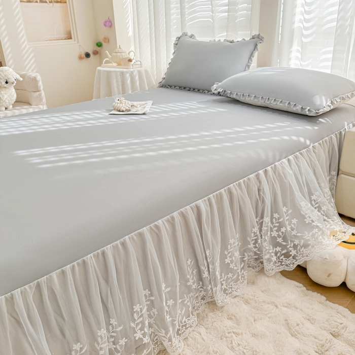 91家纺网 家纺一手货源 找家纺 LIFE.丽芙 2025春夏新款独家研发太空层凉感软席双层蕾丝边冰丝凉席床裙款 浅灰