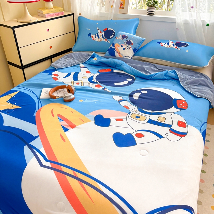 91家纺网 家纺一手货源 找家纺 ds生活馆 2025新款A类大版卡通凉感丝夏被 遨游太空