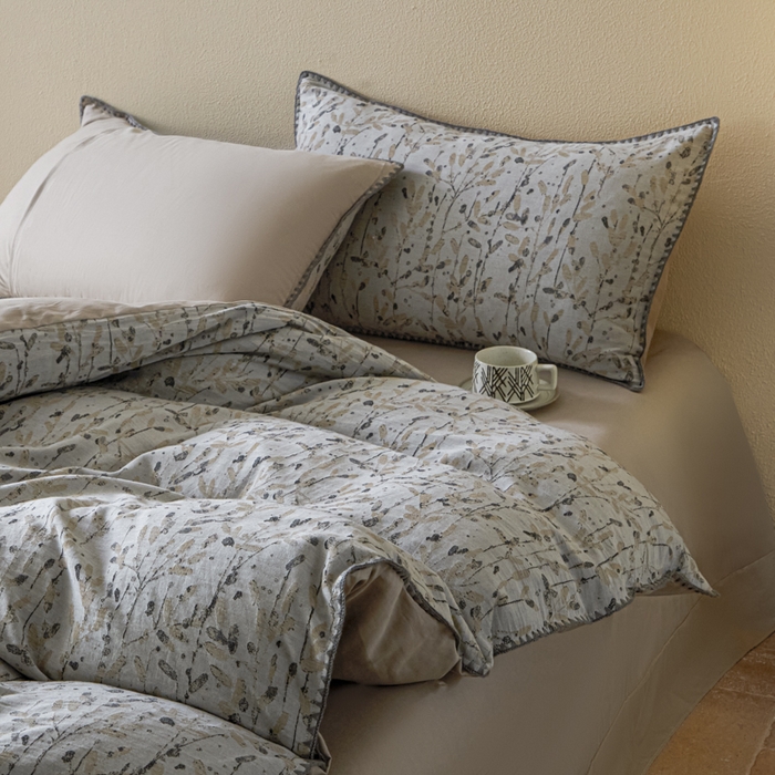 91家纺网 家纺一手货源 找家纺 2025新款亲肤全棉三层纱提花四件套 叶语-珠子褐