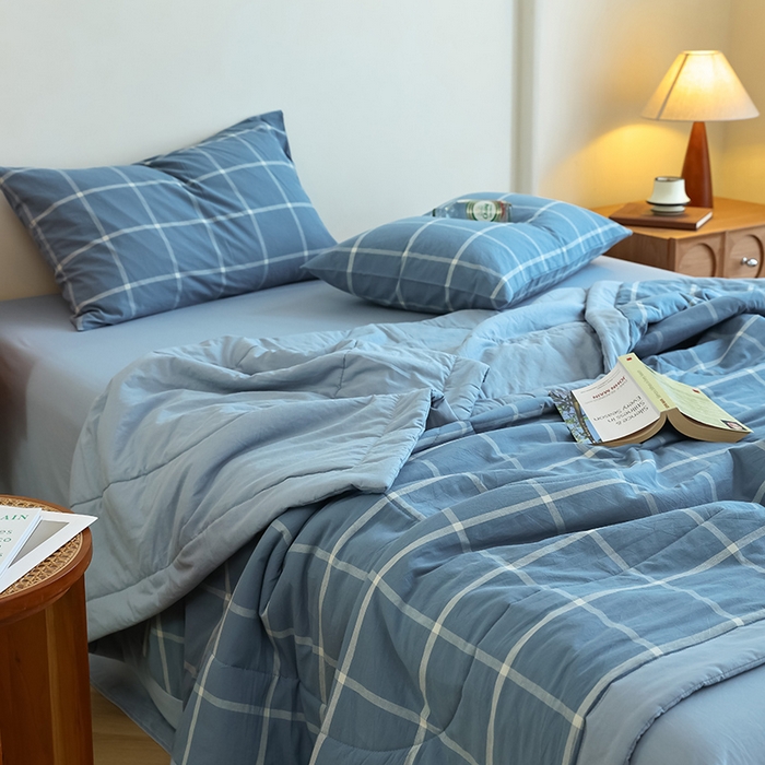91家纺网 家纺一手货源 找家纺 雯雨家纺 2025新款A类无印风里外全棉纯棉水洗棉新疆棉花夏被夏凉被空调被 海蓝大格