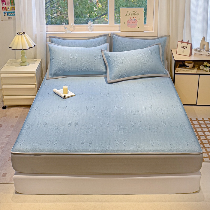 91家纺网 家纺一手货源 找家纺 富馨莱 2025新款A类480克PE凉感凉豆豆凉席三件套和单件床笠款 蝴蝶結-蓝