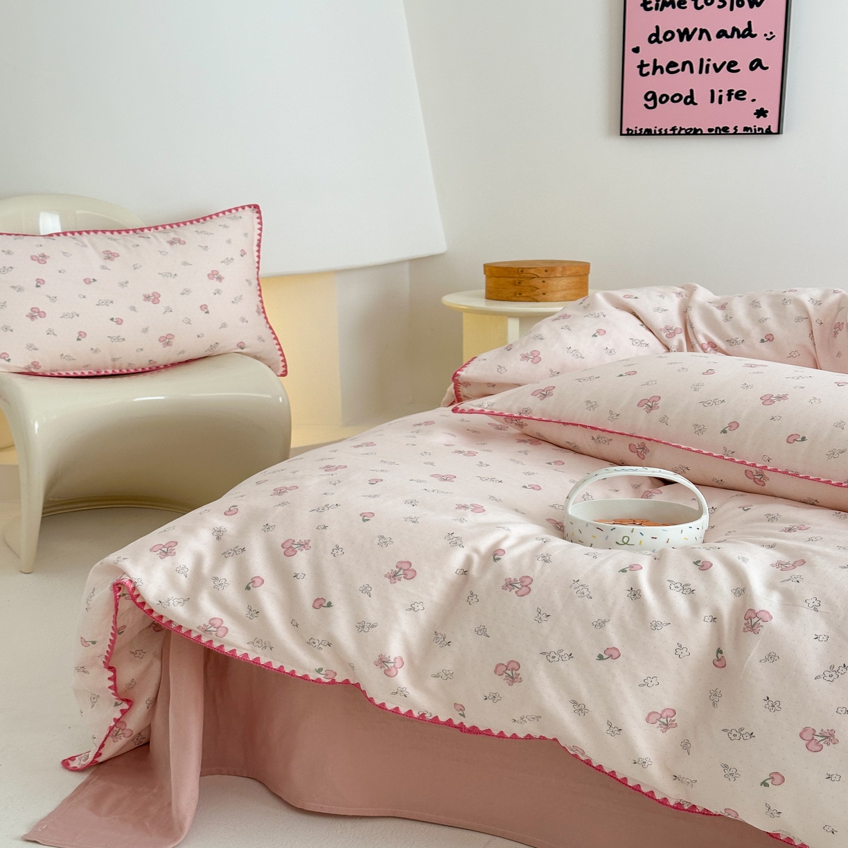 91家纺网 家纺一手货源 找家纺 2025新款春夏新品工艺款全棉双层纱贝壳边四件套 知樱