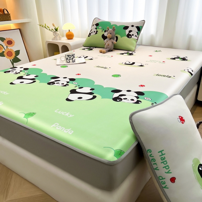 91家纺网 家纺一手货源 找家纺 2025春夏新款独家研发太空层凉感软席冰丝印花凉席床笠款 幸运熊猫