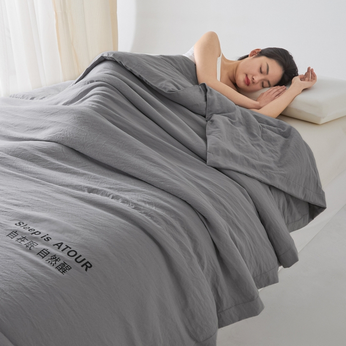 91家纺网 家纺一手货源 找家纺 暖芯家纺 2025新款亚朵同款深睡Pro夏被自在眠自然醒 浅灰