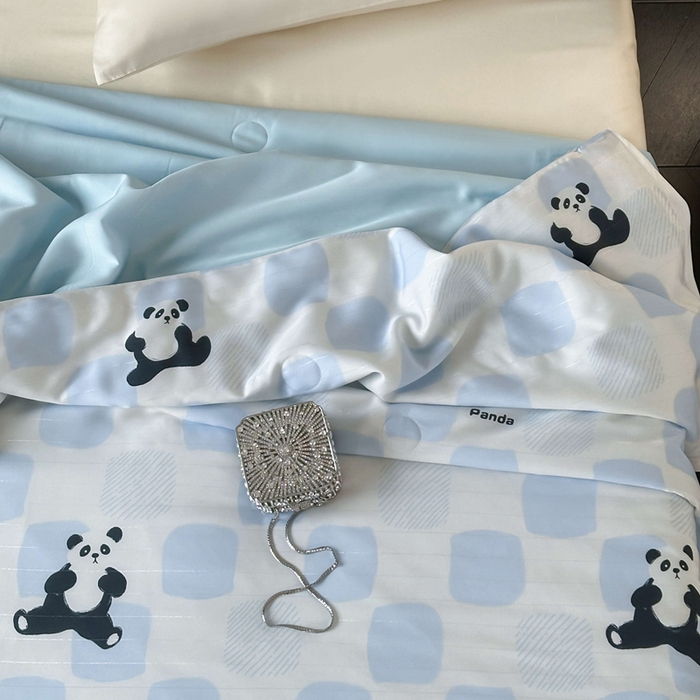 91家纺网 家纺一手货源 找家纺 茧羽世家 2025新款天丝银萃沁氧抗菌系列夏被子被芯 熊猫趣格