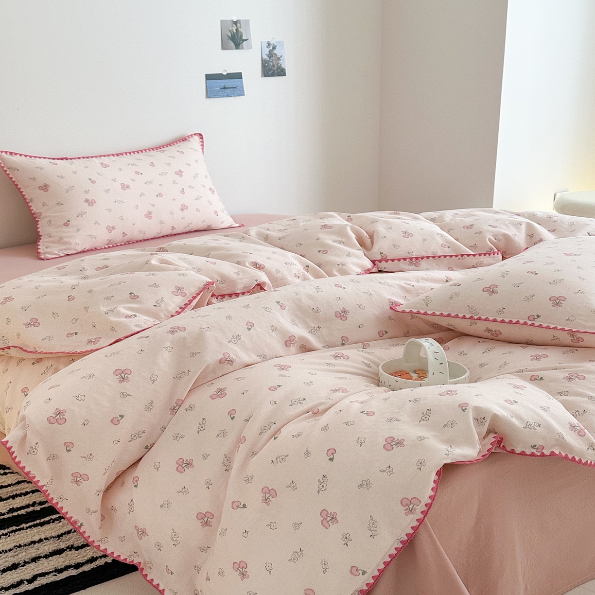 91家纺网 家纺一手货源 找家纺 2025新款春夏新品工艺款全棉双层纱贝壳边四件套 知樱