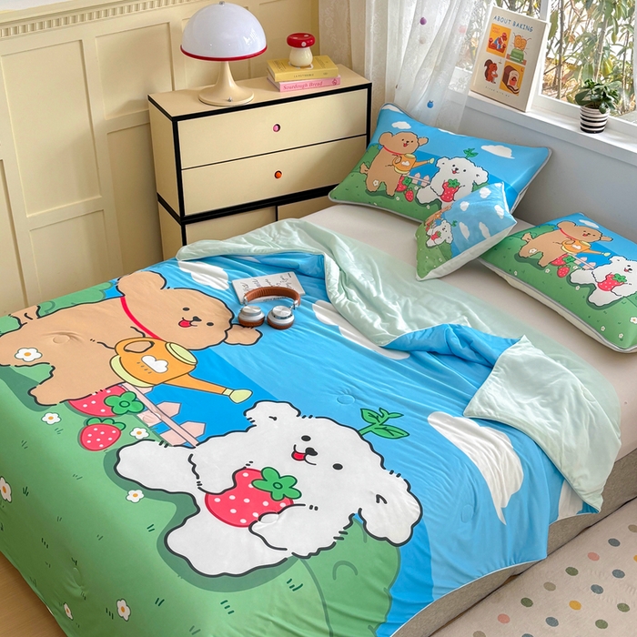 91家纺网 家纺一手货源 找家纺 ds生活馆 2025新款A类大版卡通凉感丝夏被 草莓小狗