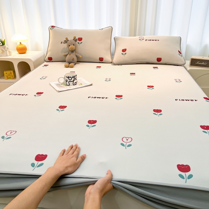 91家纺网 家纺一手货源 找家纺 2025春夏新款独家研发太空层凉感软席冰丝印花凉席床笠款 花语