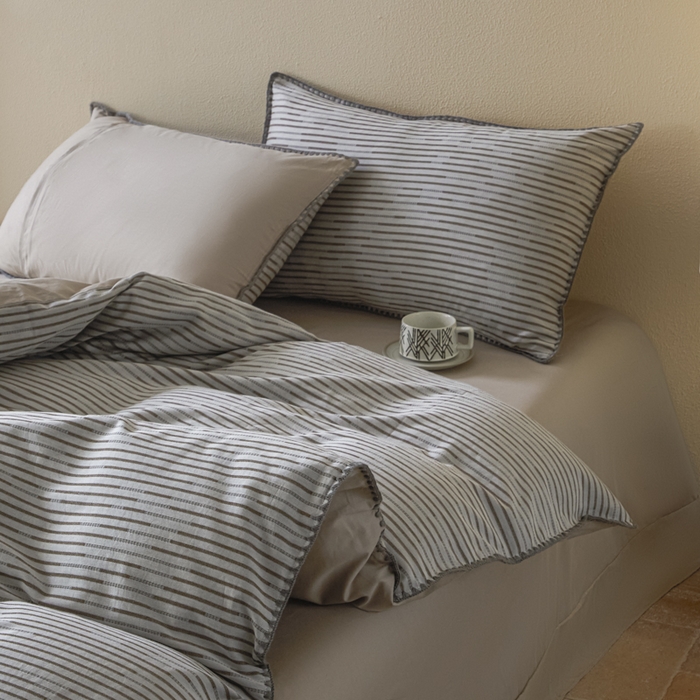 91家纺网 家纺一手货源 找家纺 2025新款亲肤全棉三层纱提花四件套 韵律-沉香