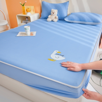 91家纺网 家纺一手货源 找家纺 2025春夏新款独家研发太空层凉感鸭冰丝烫画软凉席床笠款 凉感鸭-冰蓝