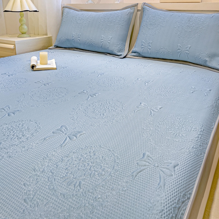 91家纺网 家纺一手货源 找家纺 富馨莱 2025新款A类480克PE凉感凉豆豆凉席三件套和单件床笠款 蝴蝶結-蓝