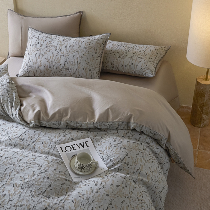 91家纺网 家纺一手货源 找家纺 2025新款亲肤全棉三层纱提花四件套 叶语-珠子褐