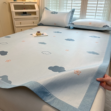 91家纺网 家纺一手货源 找家纺 席佬大 2025新款高克重卡通数码印花冰藤席床席床笠款 蓝天白云-平铺款-平铺款