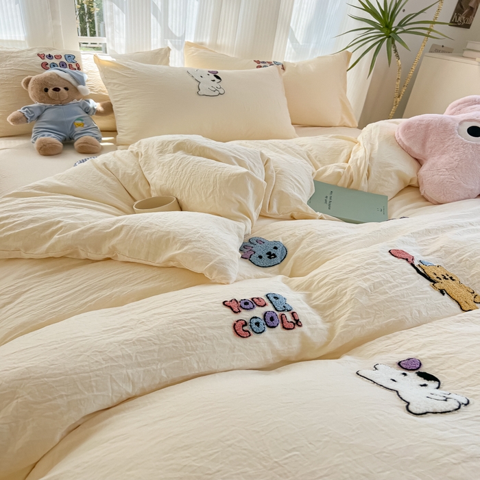 91家纺网 家纺一手货源 找家纺 韩巢家纺 2025新款超柔水洗棉毛巾绣四件套 动物乐园-奶黄