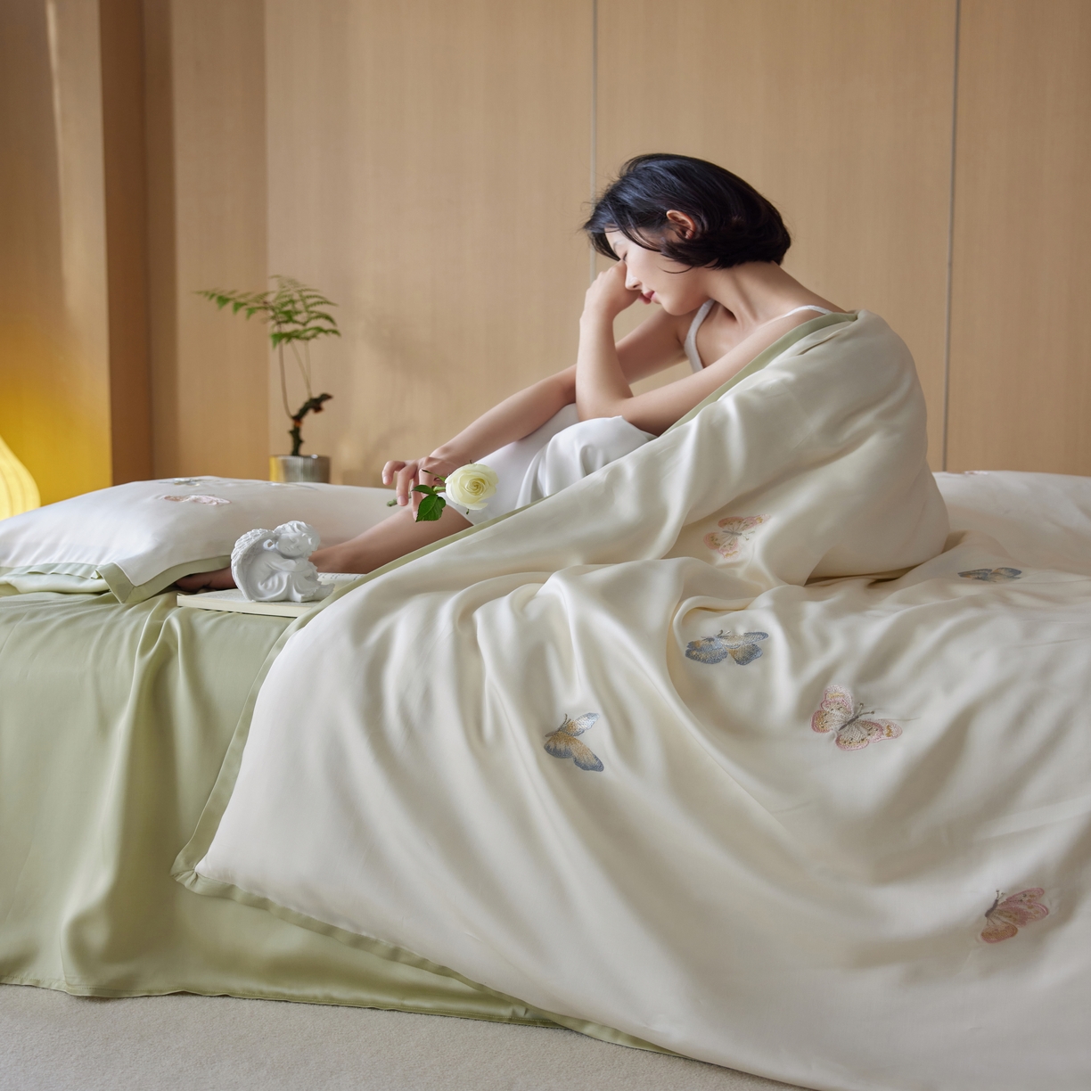 91家纺网 家纺一手货源 找家纺 风向标家纺  2025新款奥地利进口60s兰精天丝拼边款（风格一） 秘境-彩蝶