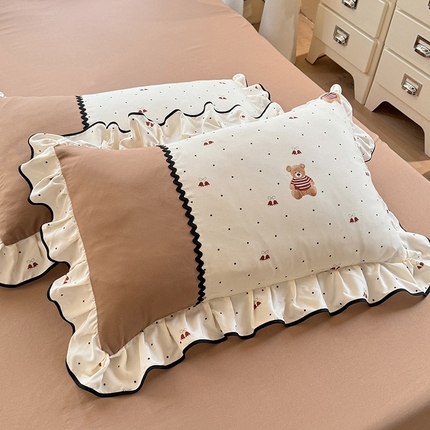 91家纺网 家纺一手货源 找家纺 大麦家纺 2025新款韩式花边亲肤棉四件套 贝贝熊