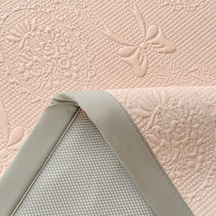 91家纺网 家纺一手货源 找家纺 富馨莱 2025新款A类480克PE凉感凉豆豆凉席三件套和单件平铺款 蝴蝶結-奶昔粉