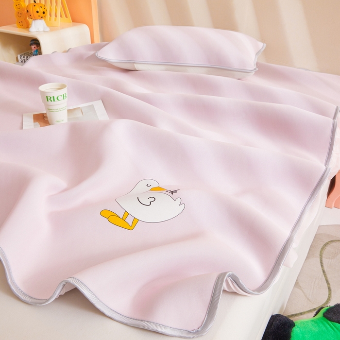 91家纺网 家纺一手货源 找家纺 2025春夏新款独家研发太空层凉感鸭冰丝烫画软凉席床笠款 凉感鸭-樱花粉