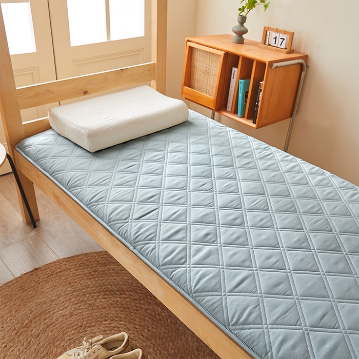 91家纺网 家纺一手货源 找家纺 丽诺床垫 2025新款氧乐棉三明治学生床垫 兰灰