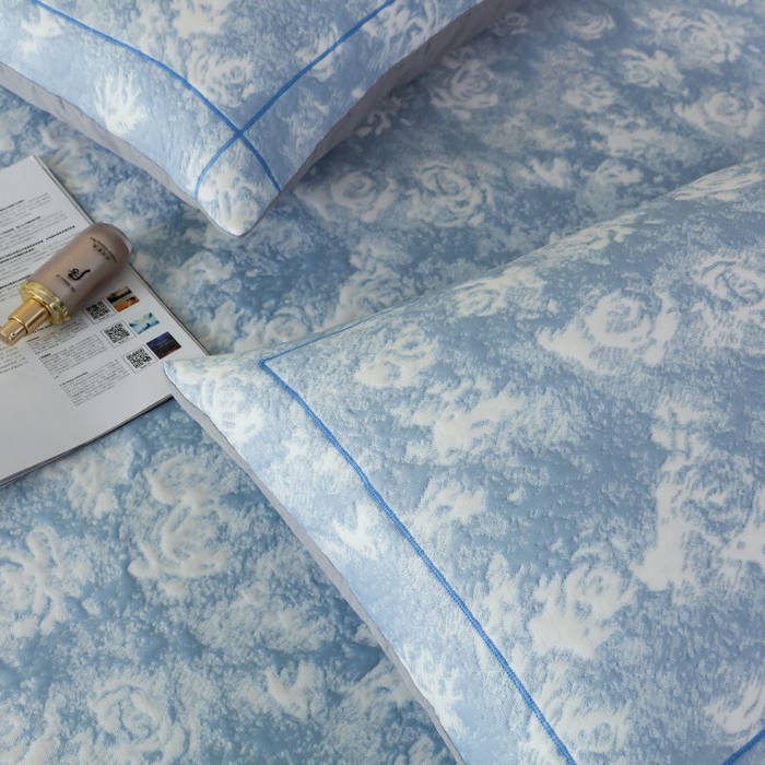 91家纺网 家纺一手货源 找家纺 2025新款玫瑰亲肤冰丝席床裙 蓝色