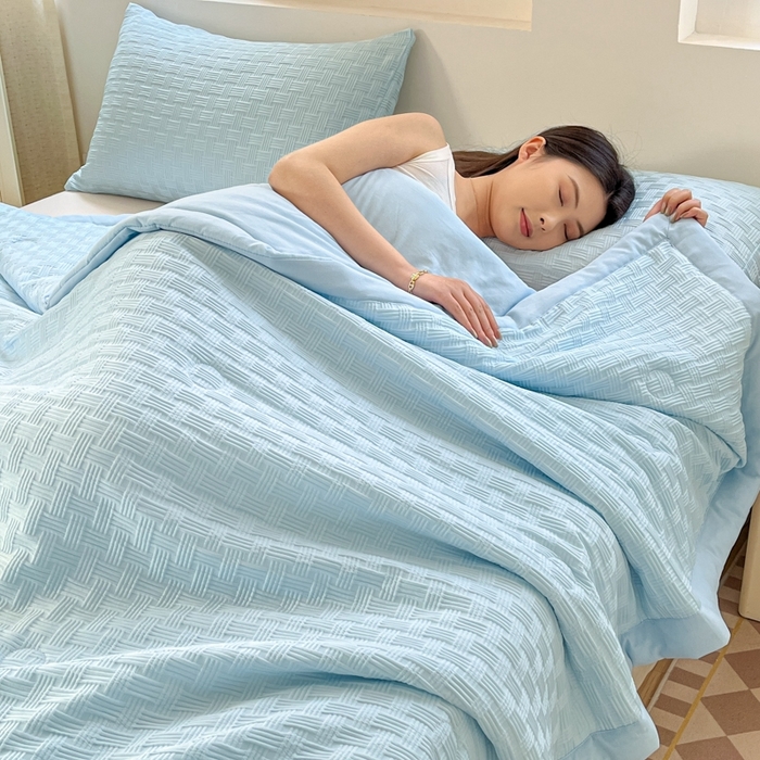 91家纺网 家纺一手货源 找家纺 欧邦 2025新款华夫格水洗棉夏被 天蓝