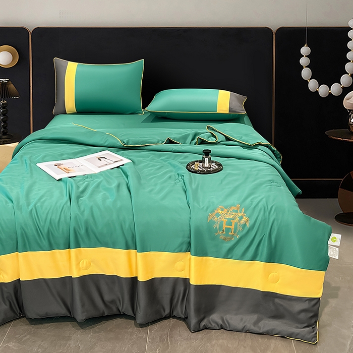 91家纺网 家纺一手货源 找家纺 梦舒羽 2025新款清凉舒适水洗冰丝双拼亮钻夏被四件套 双拼亮钻松石绿