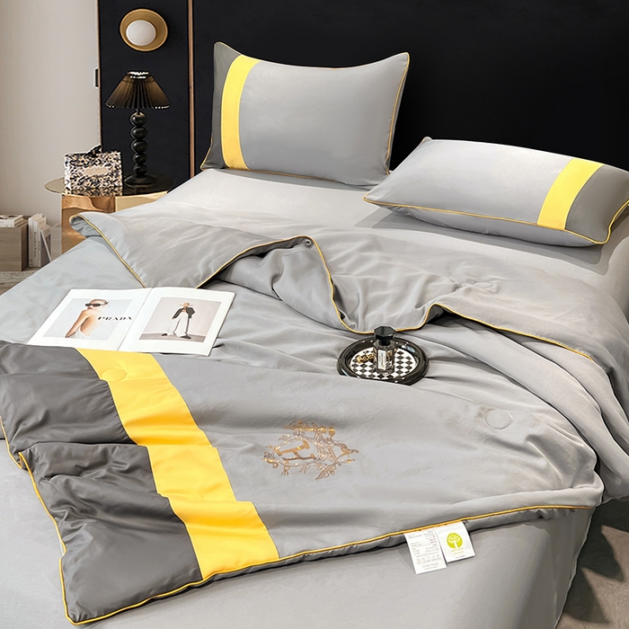 91家纺网 家纺一手货源 找家纺 梦舒羽 2025新款清凉舒适水洗冰丝双拼亮钻夏被 双拼亮钻高级灰