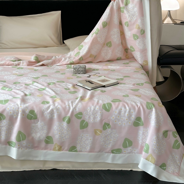 91家纺网 家纺一手货源 找家纺 茧羽世家 2025新款天丝银萃沁氧抗菌系列夏被子被芯 粉黛绣梦