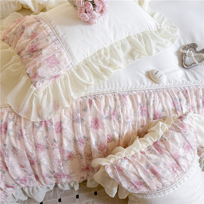 91家纺网 家纺一手货源 找家纺 富盛家纺 2025新款水洗亲肤棉雪纺印绣工艺四件套公主风四件套巴黎春天系列 巴黎春天-白