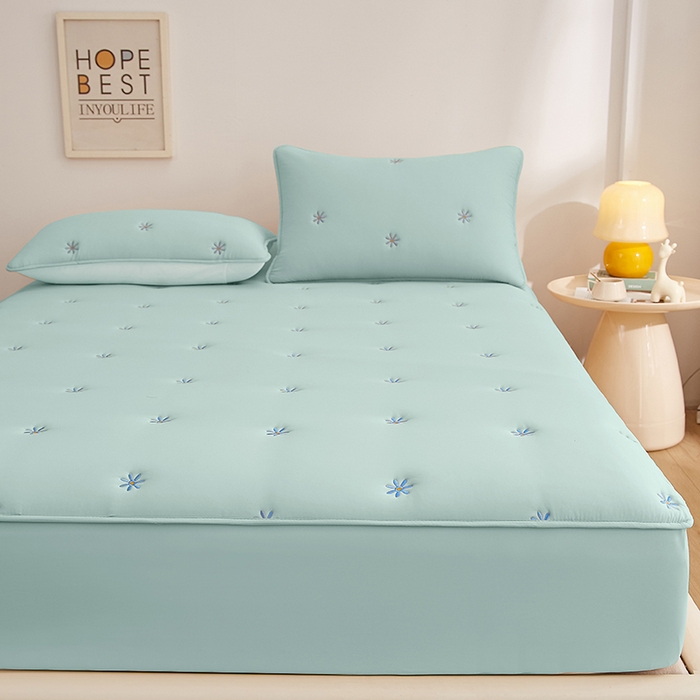 91家纺网 家纺一手货源 找家纺 盛眠 2025新款水洗棉刺绣夹棉床笠床罩家用床垫套 雏菊 绿