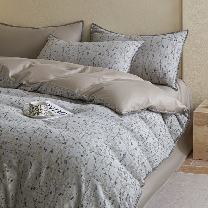 91家纺网 家纺一手货源 找家纺 2025新款亲肤全棉三层纱提花四件套 叶语-珠子褐