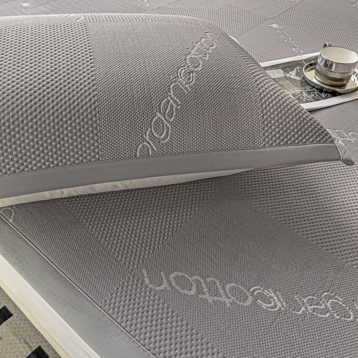 91家纺网 家纺一手货源 找家纺 富馨莱 2025新款A类480克PE凉感凉豆豆凉席三件套和单件平铺款 绅士灰