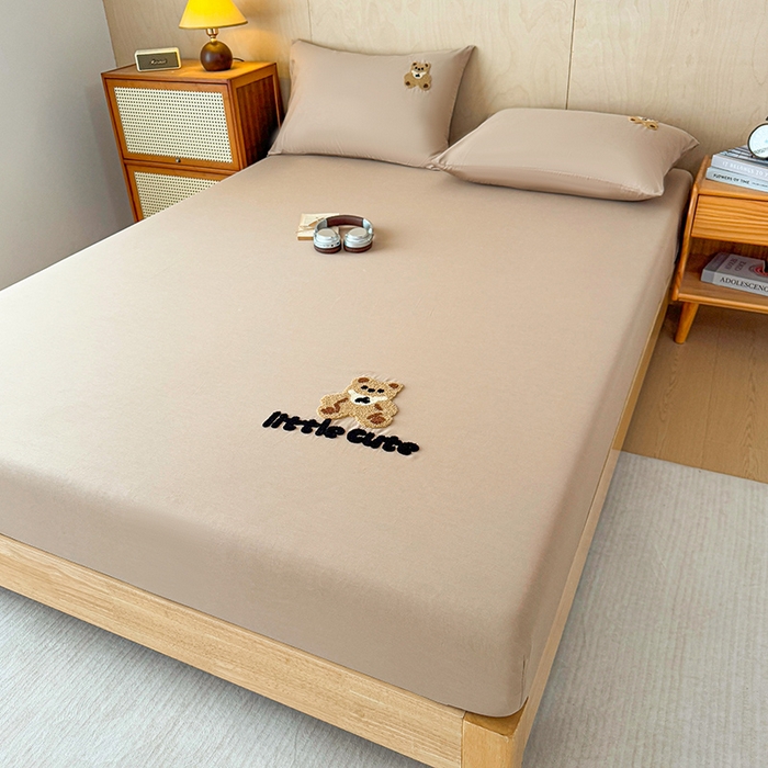 91家纺网 家纺一手货源 找家纺 澳梵家居 2025新款A类全棉毛巾绣床笠 咖啡熊