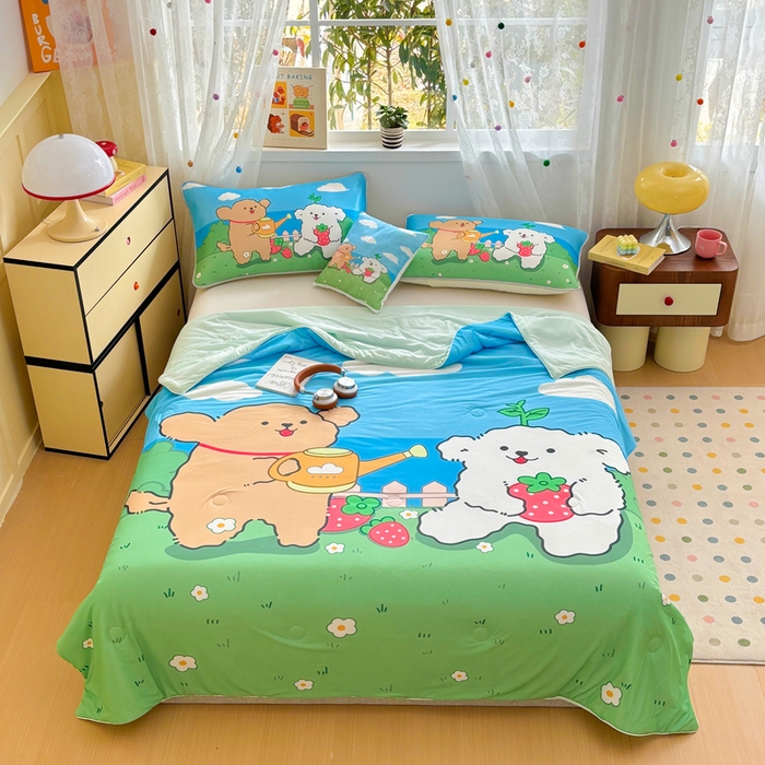 91家纺网 家纺一手货源 找家纺 ds生活馆 2025新款A类大版卡通凉感丝夏被 草莓小狗